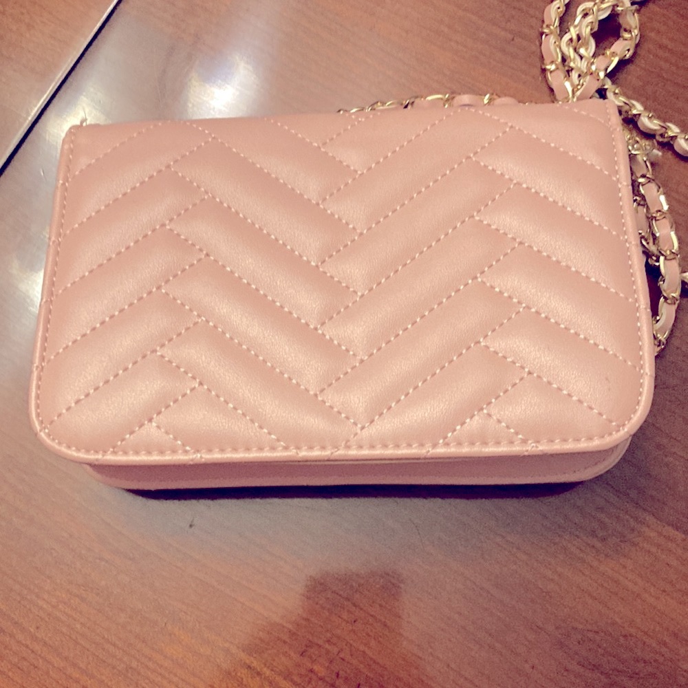 BEBE LIGHT PINK CROSSBODY. Pink rope like material throughout strap.Quilted.NWOT - Picture 9 of 9